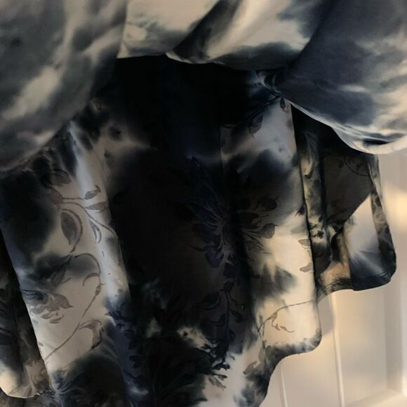 Dress Barn Woman Size 1X Tank Style Top Neckline Embellishment - Picture 4 of 5